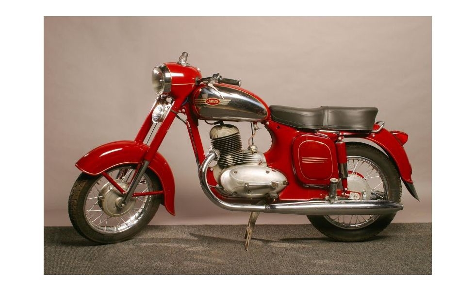 60 лет "Старушке": история легендарного мотоцикла Jawa