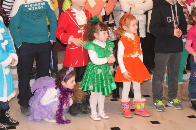 Славянский центр организовал елку для детей Шымкента