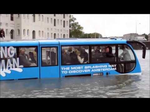 The amphibious bus.Amsterdam. Der Bus ist ein Amphibienfahrzeug. Автобус амфибия.Амстердам. 