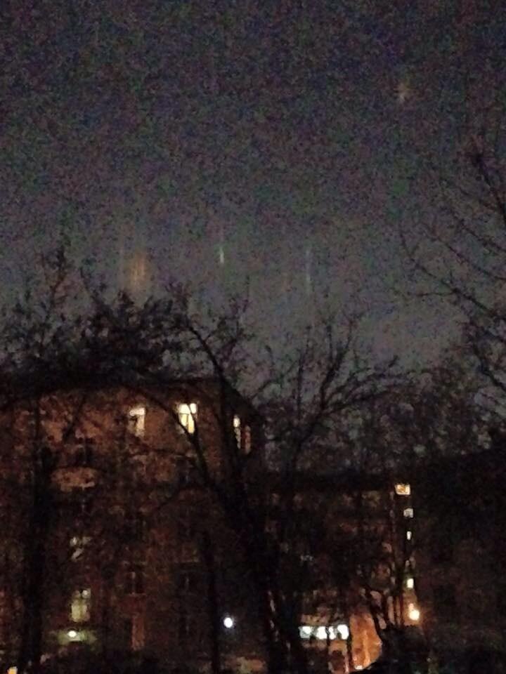 Над Москвой в ночь на Рождество появились необычные световые столбы