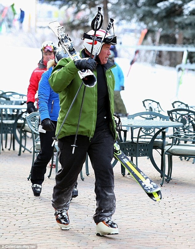 Железный Арни на лыжах