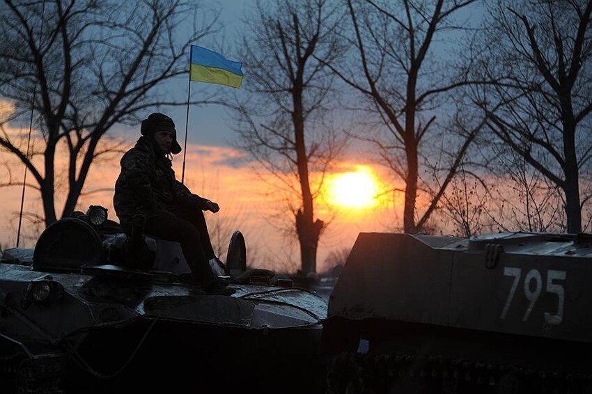 Украинским военным передали сломанные танки