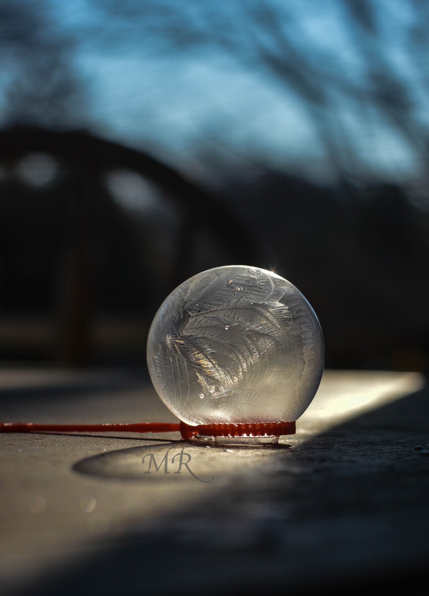 Замерзший мыльный пузырь