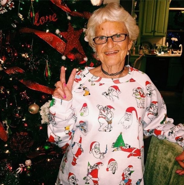 Крутая 86-летняя бабушка постит отвязные фото в Instagram*