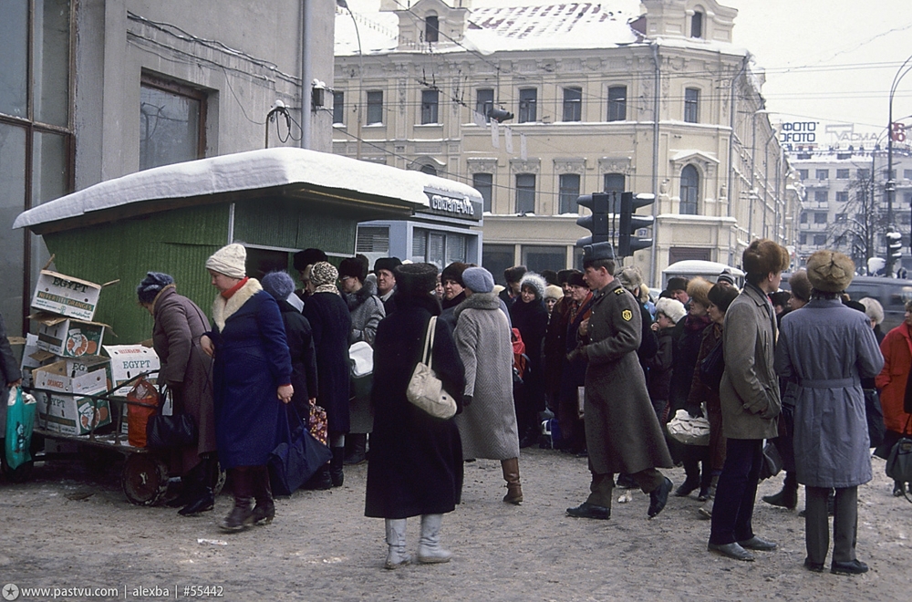 Москва 90-х: Уличная торговля