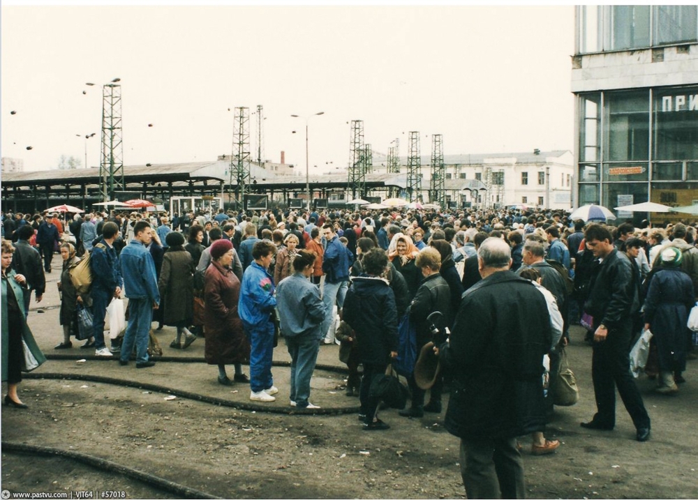 Москва 90-х: Уличная торговля