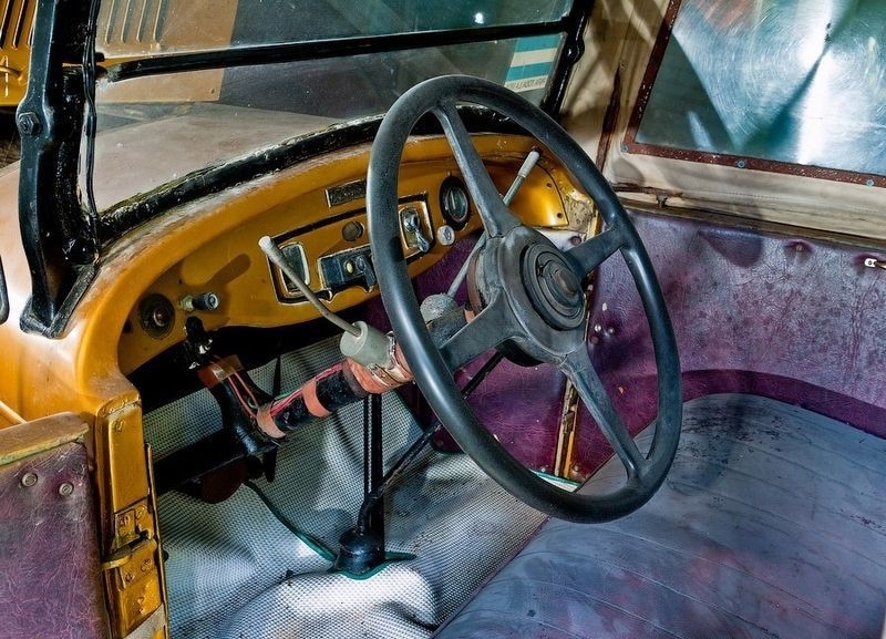 Заброшенный автомобильный музей в Японии