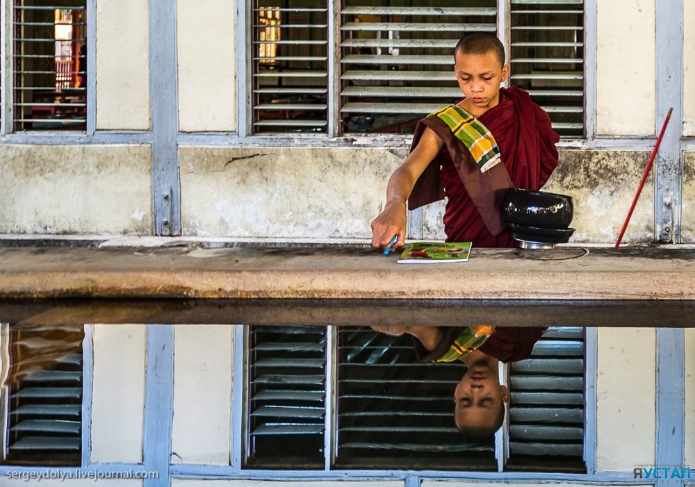 Бирманские монахи