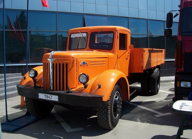 МАЗ 200 - первый большегрузный автомобиль в СССР 