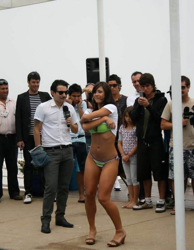 Две бразильянки устроили шоу в бассейне 