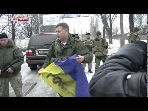 Глава ДНР призвал Порошенко забрать флаг Украины из аэропорта Донецка 