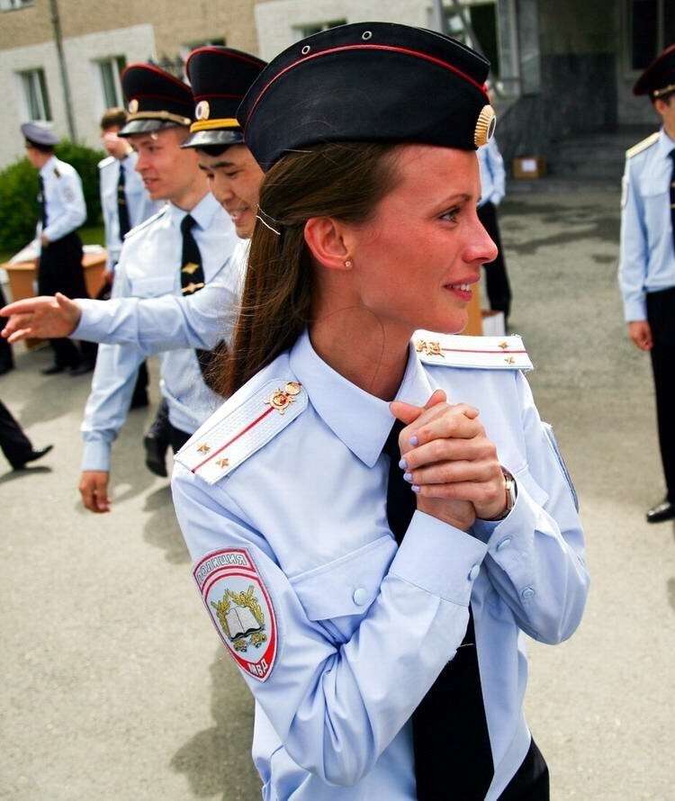 Лица девушек из российской полиции