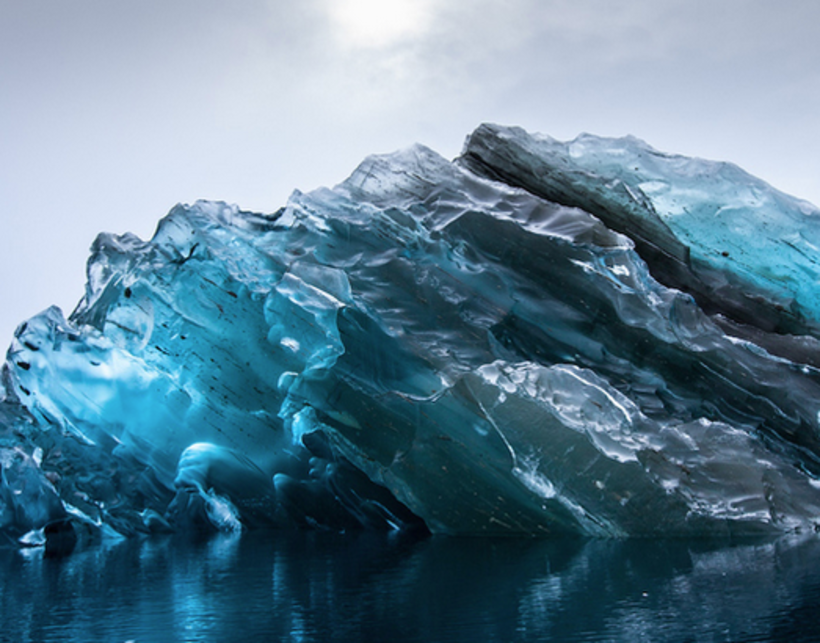  Редчайшее фото перевернутого айсберга