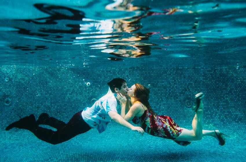 Поцелуй под водой