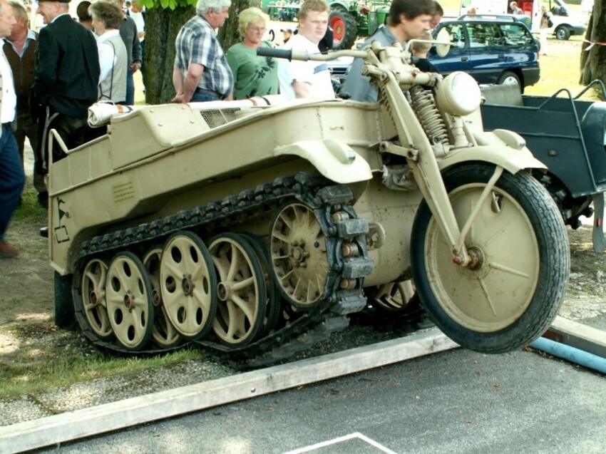 Немецкий гусеничный мототягач