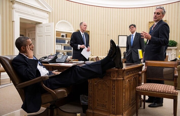 Снимите ноги со стола, мистер Президент!