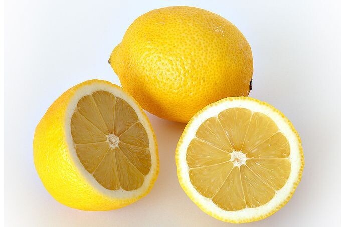 5. Очищаем нержавейку с помощью лимона