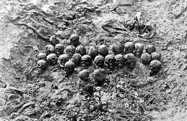 Расстрелы заключённых НКВД и НКГБ (1941) и еврейские погромы во Львове