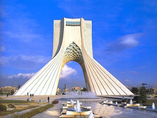 Иран прекращает использование доллара в расчетах с другими странами
