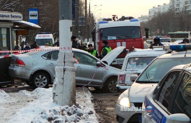 Женщина сбила шесть человек на остановке в Москве