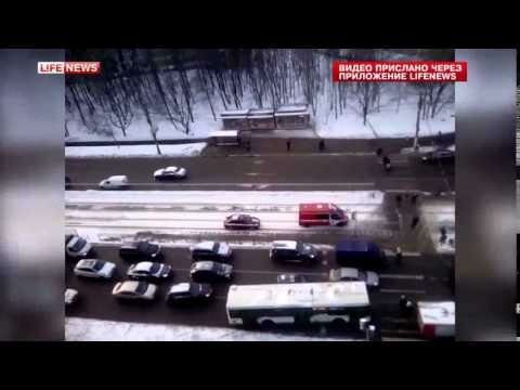 Женщина сбила шесть человек на остановке в Москве 