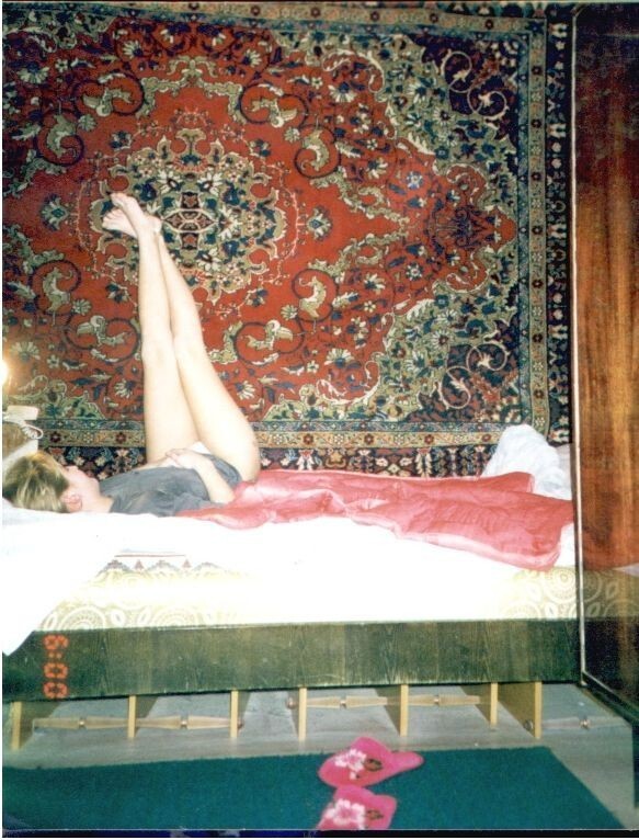 Тема ковров и девушки в русской любительской фотографии