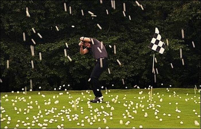 Дождь из мячей для гольфа