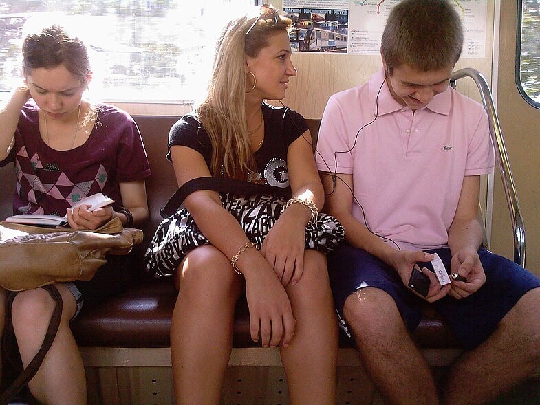 Девушки в метро 