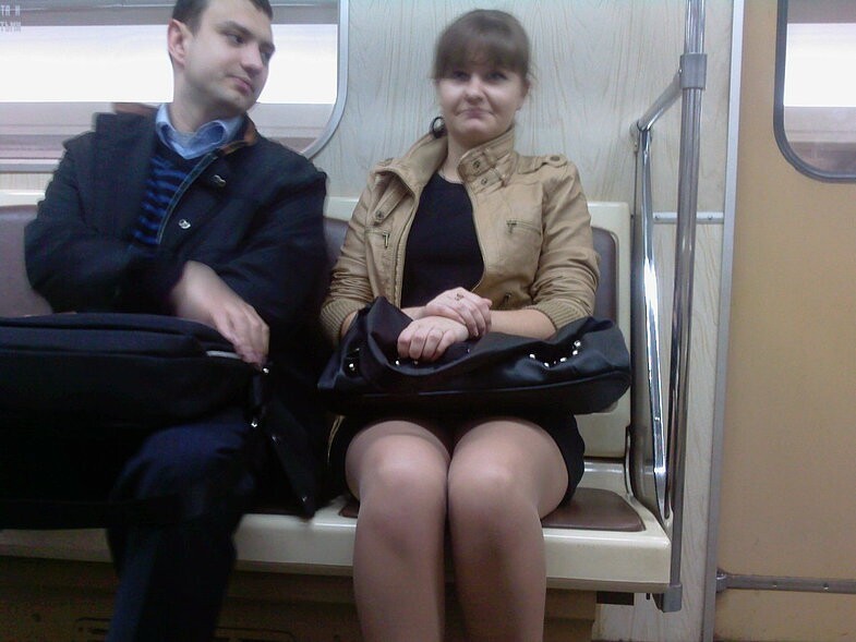 Девушки в метро 