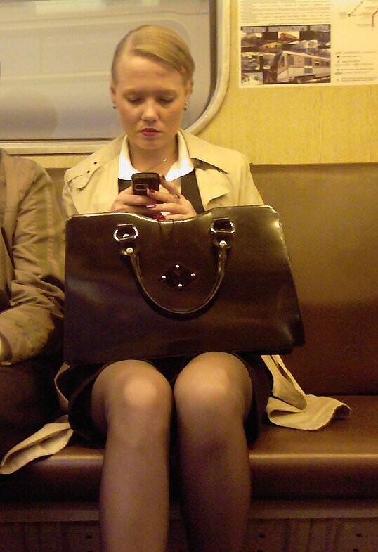 Девушки в метро 