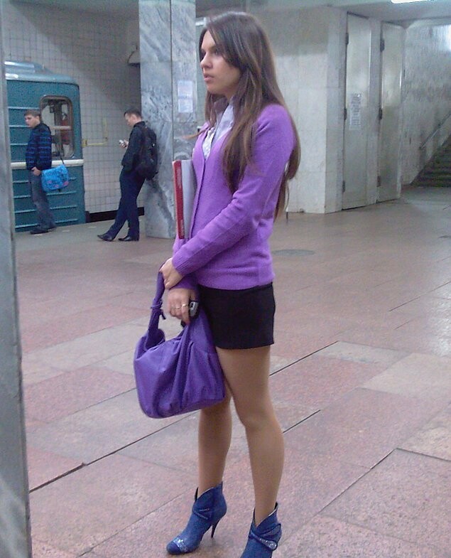 Девушки в метро 