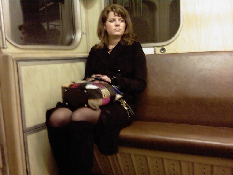 Девушки в метро 