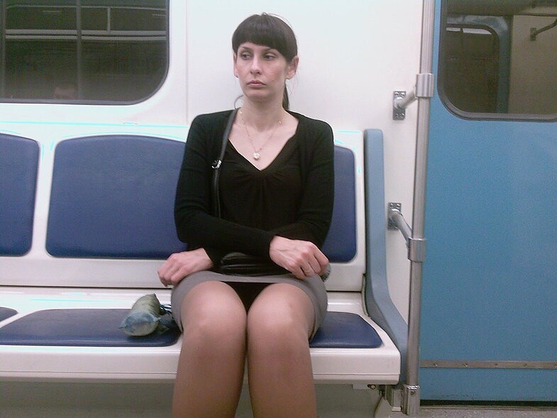 Девушки в метро 