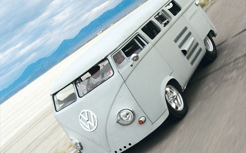 VW Bus с двигателем мощностью 600 лошадей