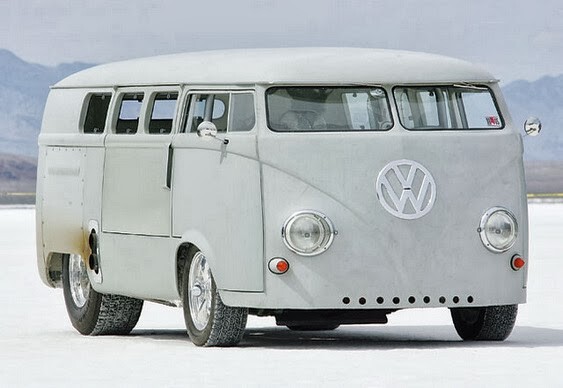 VW Bus с двигателем мощностью 600 лошадей