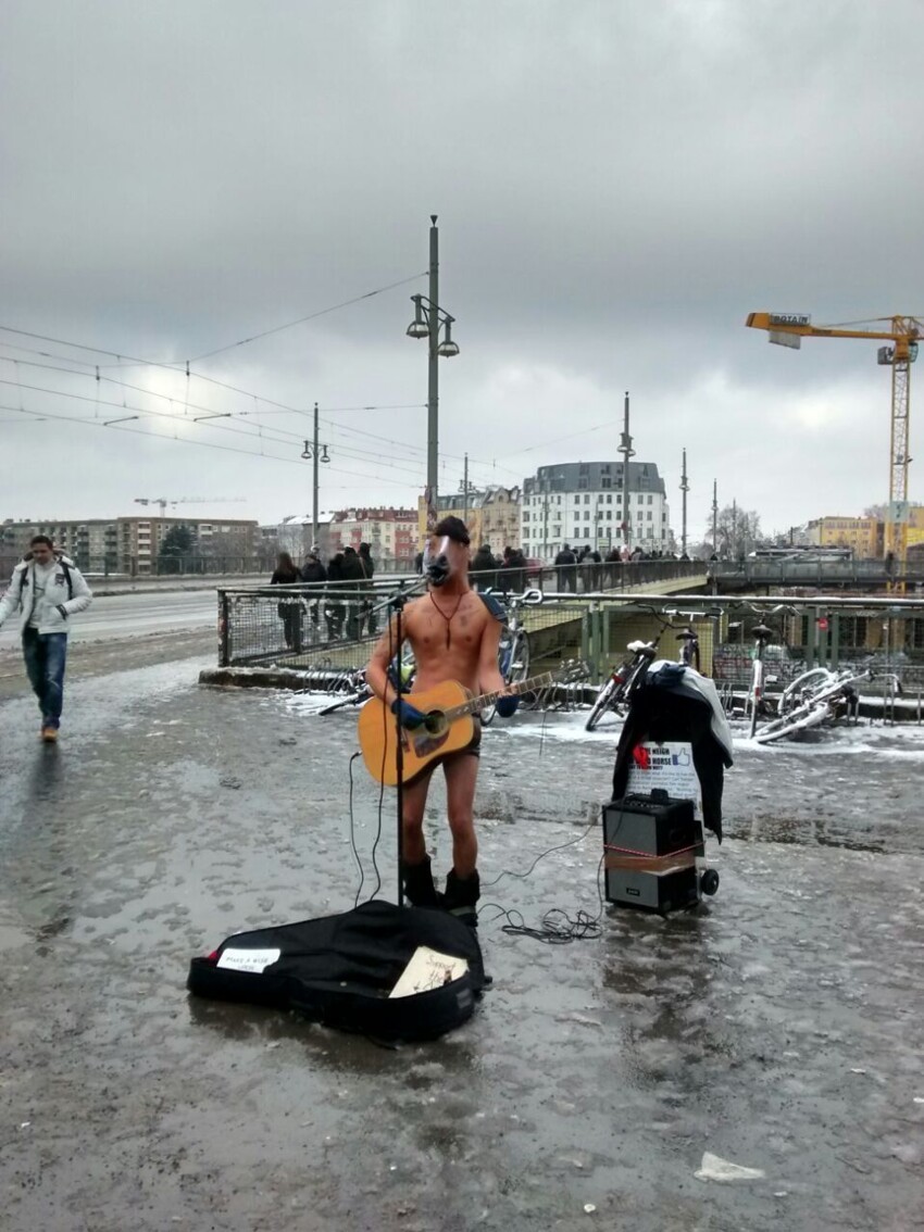 Уличное представление в Германии