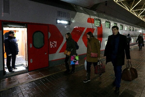 Первый двухэтажный поезд прибыл из Санкт-Петербурга в Москву