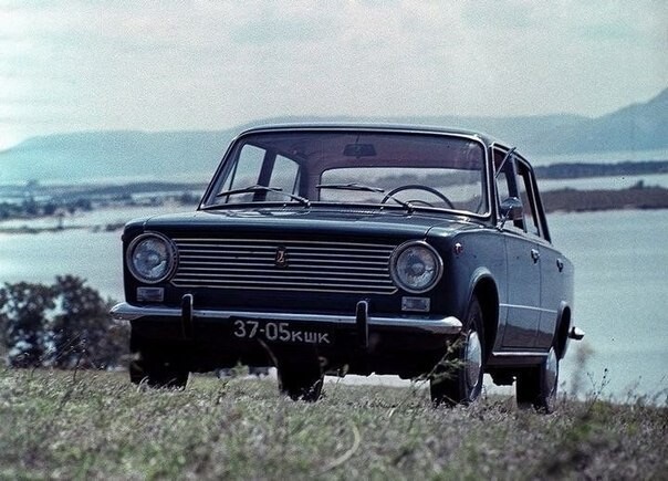 Рекламные фотографии советских автомобилей