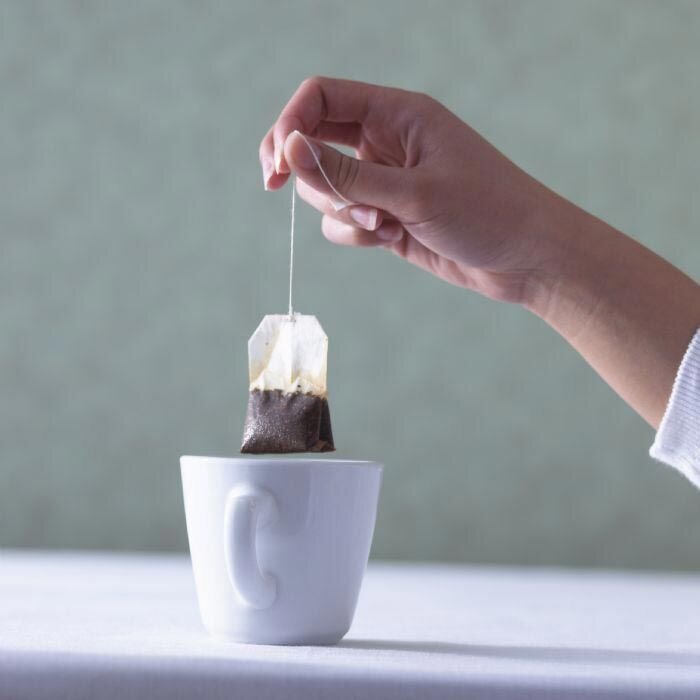 18 гениальных способов повторного использования чайных пакетиков  
