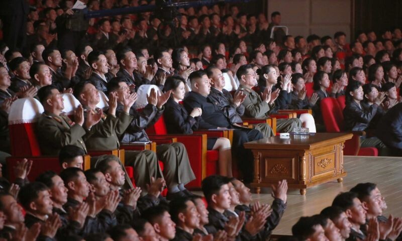 Ким Чен Ын сколотил собственный герл-бэнд