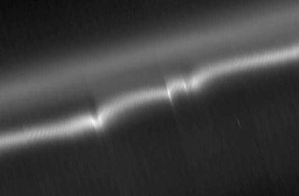 Яркие вкрапления в F кольце Сатурна