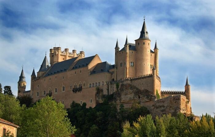 Замки о дворцы Испании