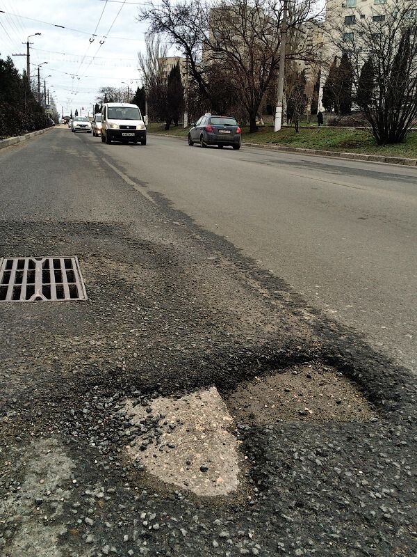 Как ремонтируют дороги в Севастополе