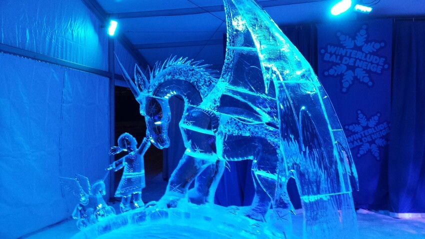 Потрясающая ледяная скульптура