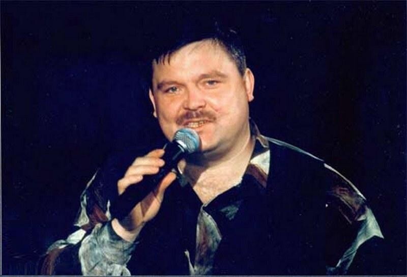 Мальчишка душевно исполняет песню Круга