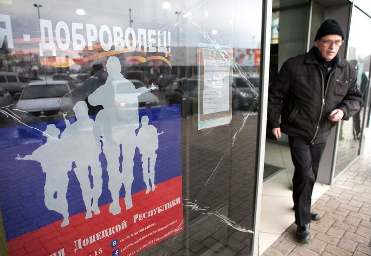 Запись добровольцев в армию провозглашенной Донецкой республики