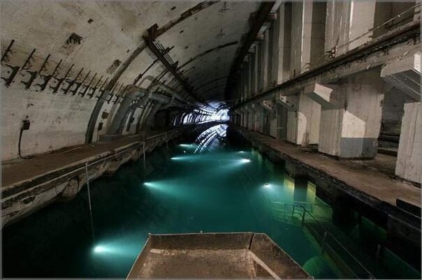 Подземная база подводных лодок в Балаклаве.