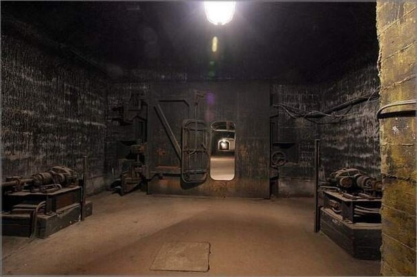 Подземная база подводных лодок в Балаклаве.