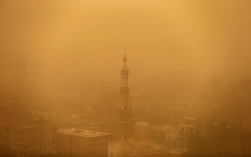 Песчаная буря в Каире, Египет 