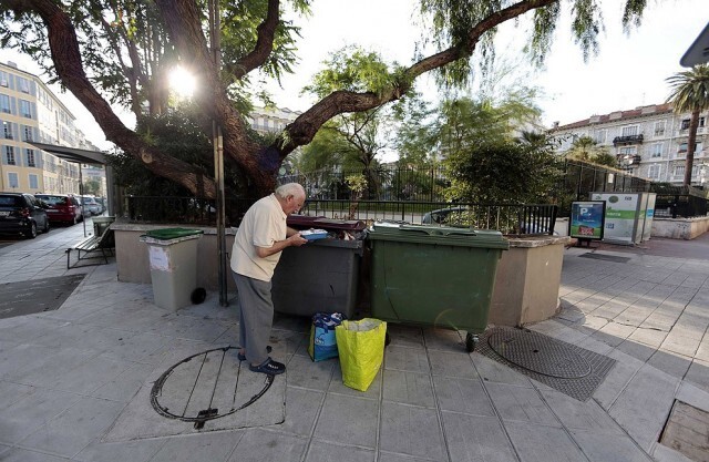 Французский пенсионер, который питается из мусорных контейнеров